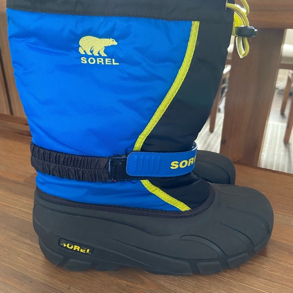 Sorel Flurry boys winter snow boots. EUC - Picture 3 of 5